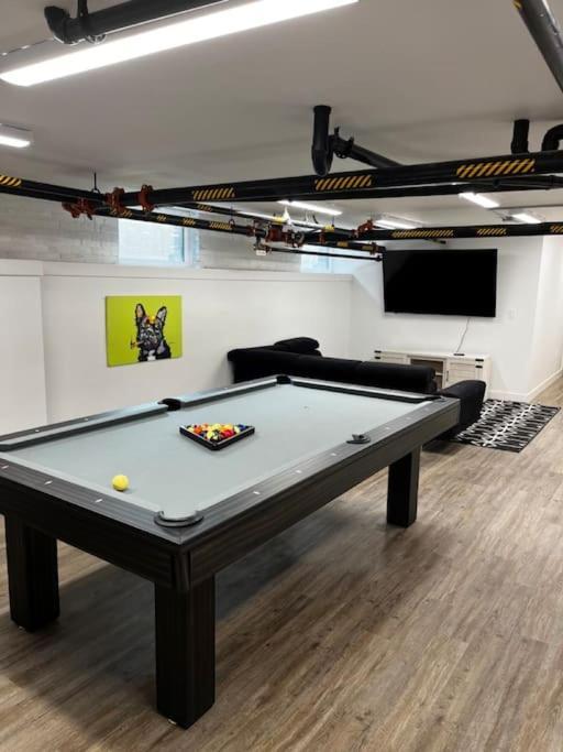 Appartement Trendy Loft Escape With Pool Table Bring Your Pets *