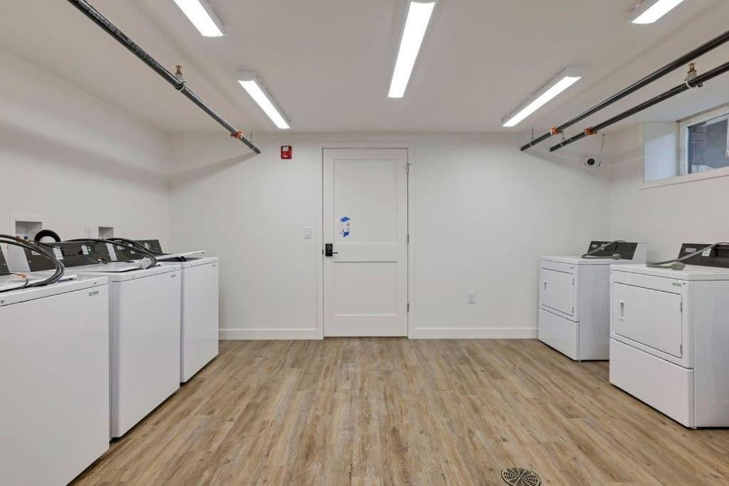 Trendy Loft Escape With Pool Table Bring Your Pets Appartement