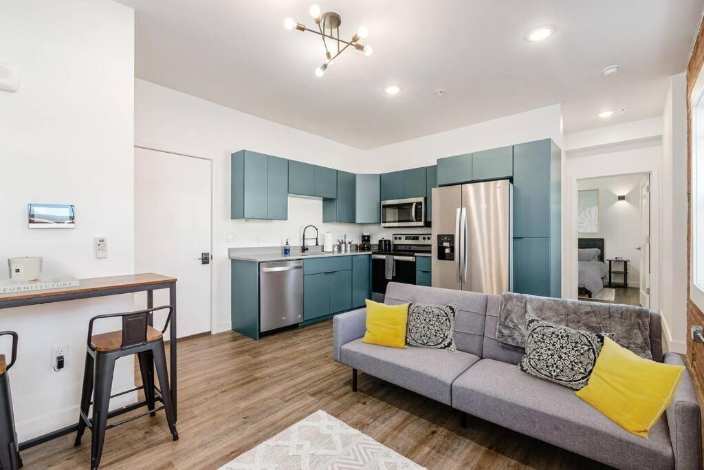 Appartement Trendy Loft Escape With Pool Table Bring Your Pets *