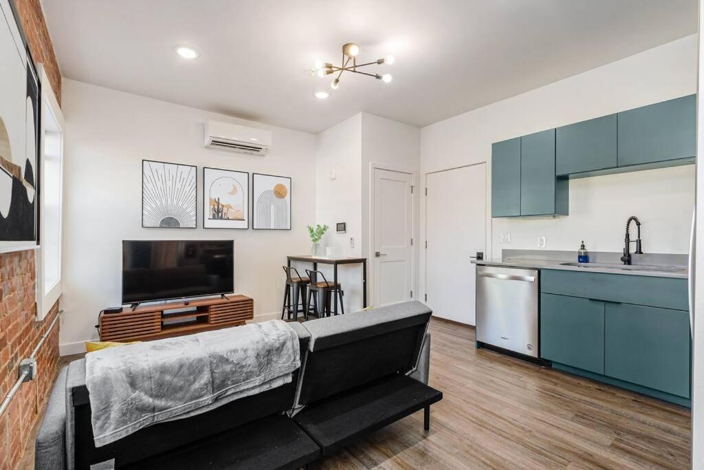 Appartement Trendy Loft Escape With Pool Table Bring Your Pets *